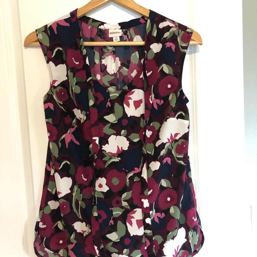 Floral Print Sleeveless V-Neck Blouse